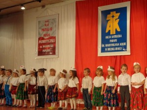 Diec. bielsko-żywiecka. Dzieci i młodzież śpiewa pieśni patriotyczne.2014-12-01_002